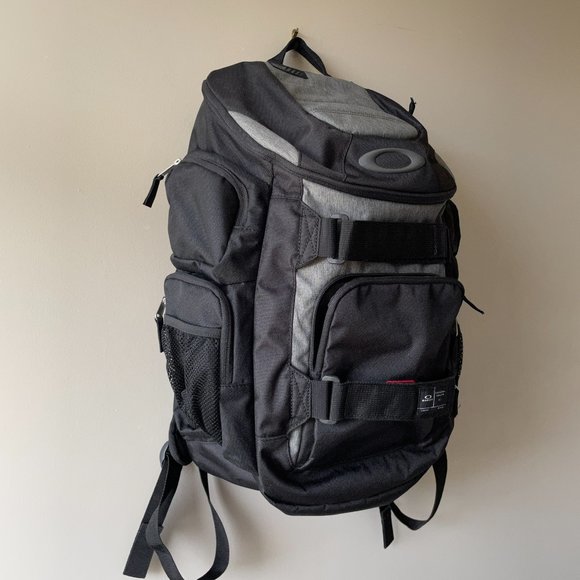 Oakley | Toro Branded Backpack - NWOT - Picture 2 of 11